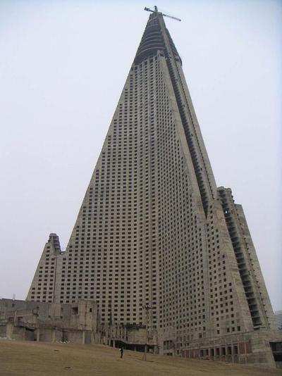 Ryugyong_hotel1