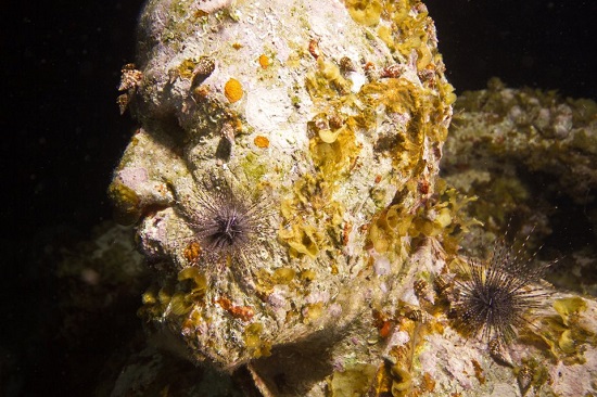 Night-series-02-jason-decaires-taylor-sculpture