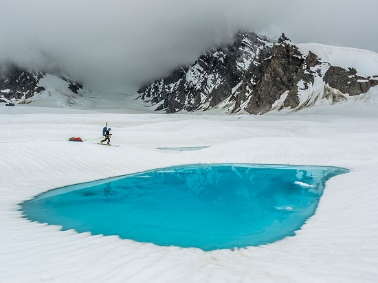 Denali-glacial-pool