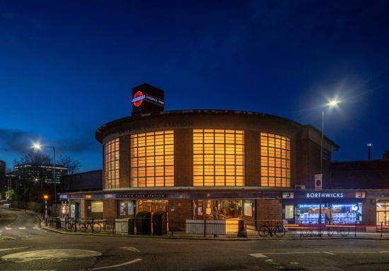 Tube-p65_chiswick_park