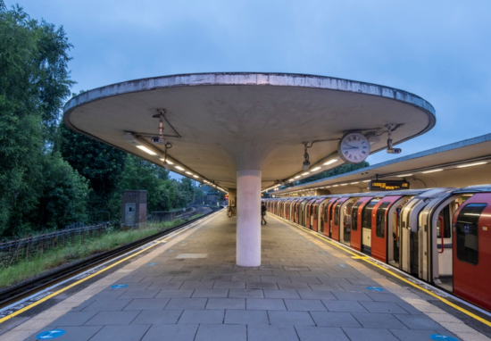 Tube-p166_loughton_2