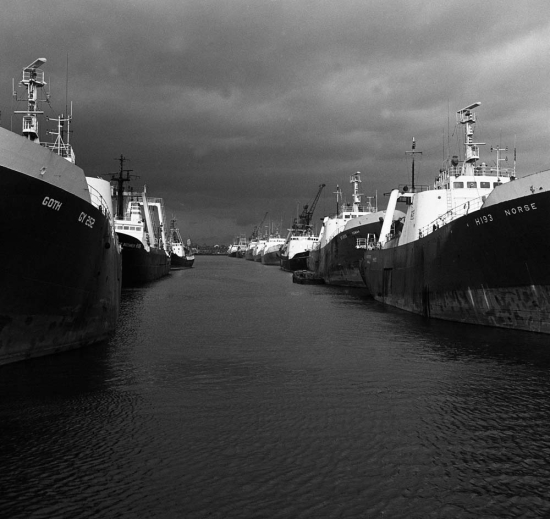 307C-WEB-CLEANED-Dock-full-of-empties-Freezers-in-Albert-Dock-11-Sept-1978-CLEANED-WEB-by-Alec-Gill